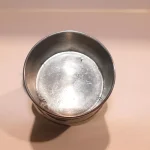 Boite a plumes du peintre en etain