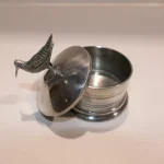 Boite a plumes du peintre en etain