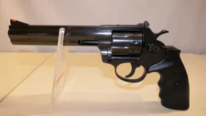 Revolver occasion alfa proj model 2261 cal 22lr 9 coups + plaquette en bois arme cat B